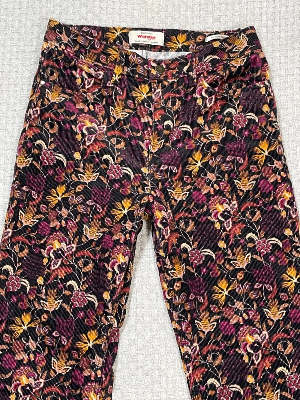 Wrangler High Rise Fierce Flare Corduroy Pants Retro Floral Pattern Size 4 - Picture 8 of 16